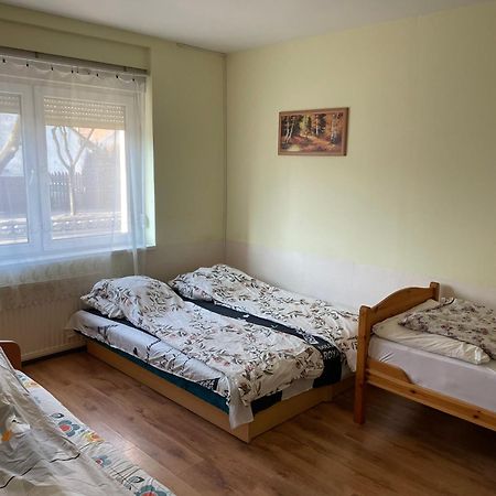 Red Locomotive Apartment Budapesta Exterior foto