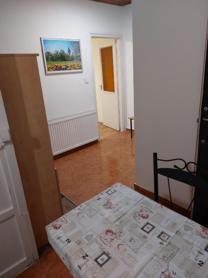 Red Locomotive Apartment Budapesta Exterior foto